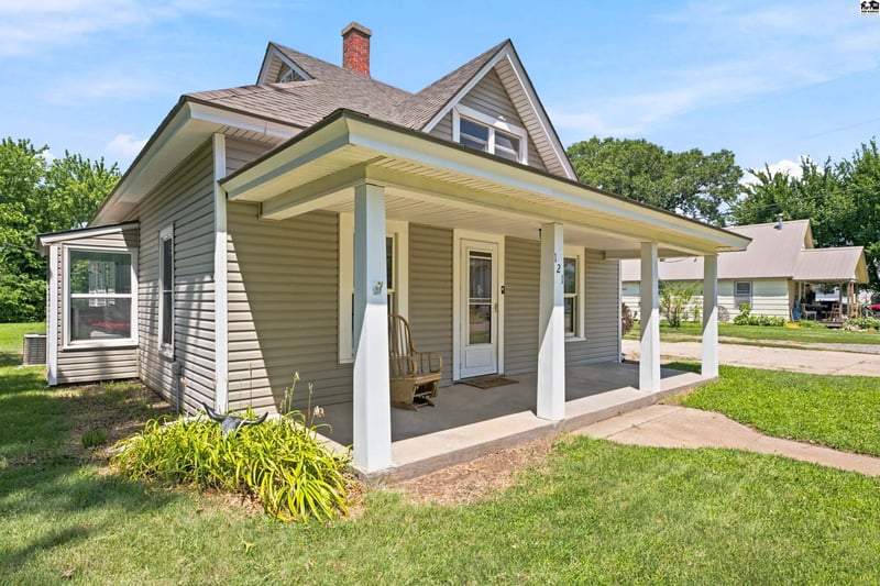 121 Plum St, Pretty Prairie, KS 67570