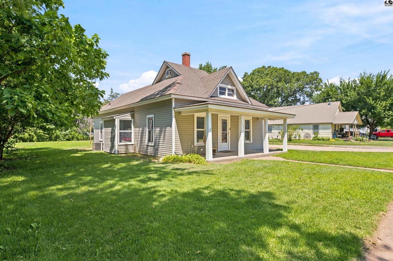 121 Plum St, Pretty Prairie, KS 67570