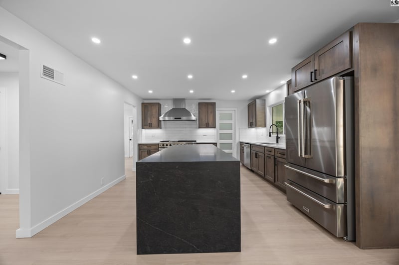 16 Carlton Rd, Hutchinson, KS 67502