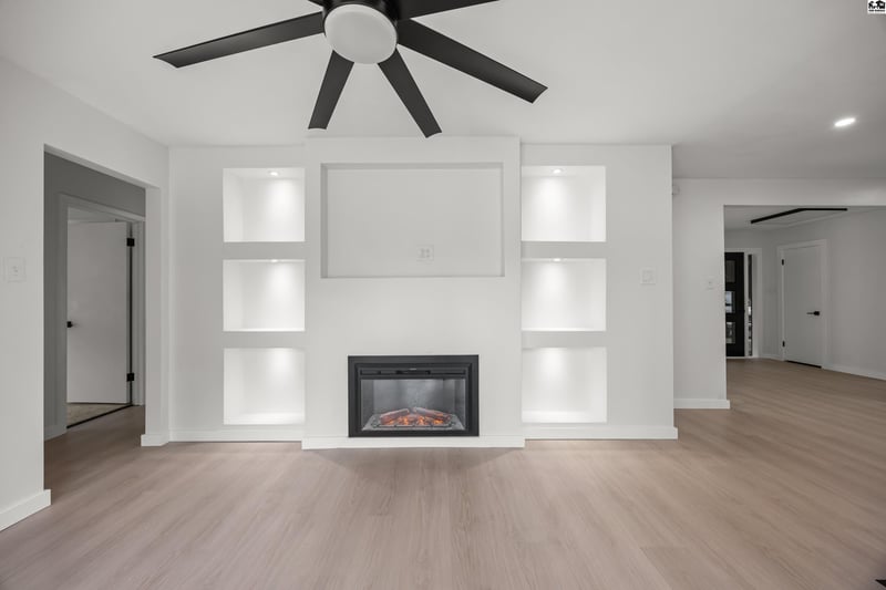 16 Carlton Rd, Hutchinson, KS 67502