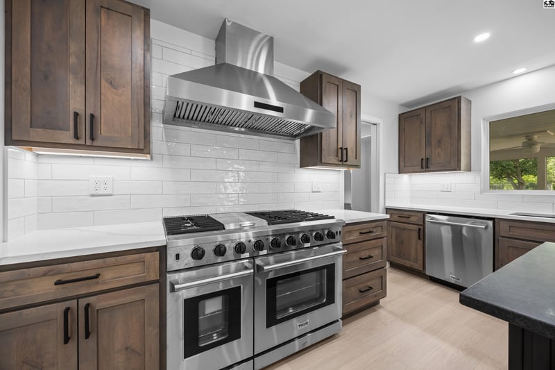 16 Carlton Rd, Hutchinson, KS 67502