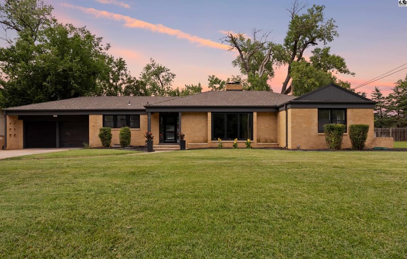 16 Carlton Rd, Hutchinson, KS 67502
