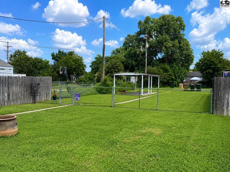902 20th Ave, Hutchinson, KS 67502
