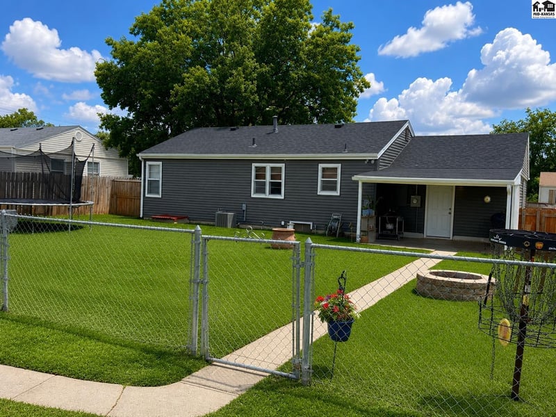 902 20th Ave, Hutchinson, KS 67502