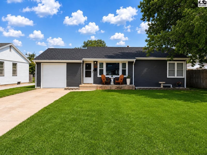 902 20th Ave, Hutchinson, KS 67502