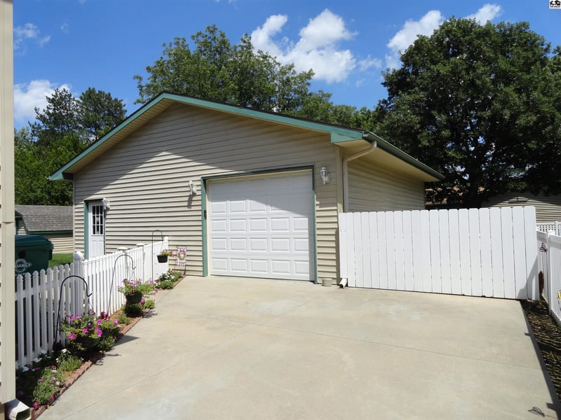 1316 Northglen St, Mcpherson, KS 67460