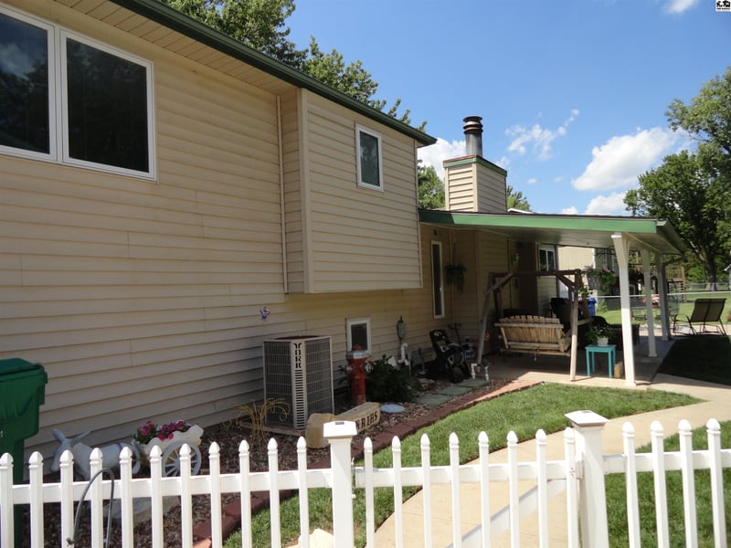 1316 Northglen St, Mcpherson, KS 67460