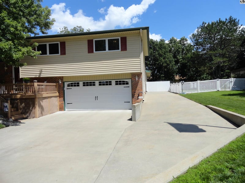 1316 Northglen St, Mcpherson, KS 67460