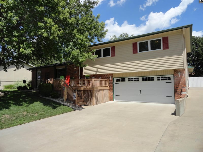 1316 Northglen St, Mcpherson, KS 67460