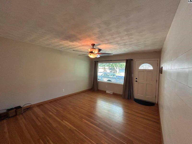 1304 Lyndon Rd, Mcpherson, KS 67460