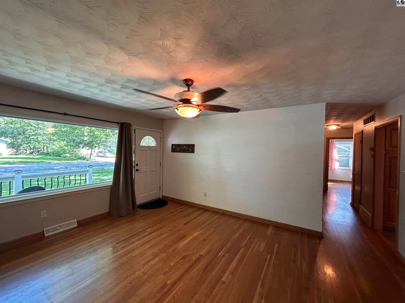 1304 Lyndon Rd, Mcpherson, KS 67460