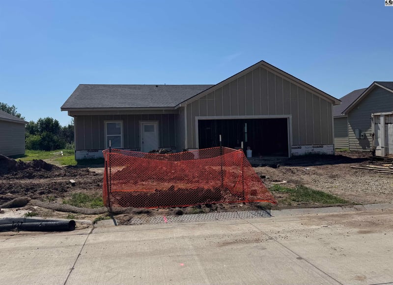 1033 Clubhouse Dr, Mcpherson, KS 67460