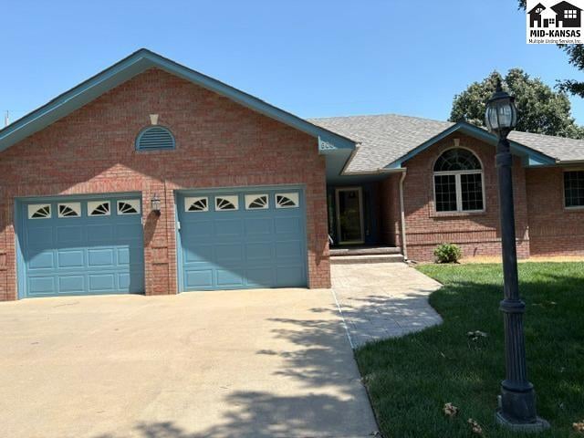 800 Virginia Ct, Hutchinson, KS 67502