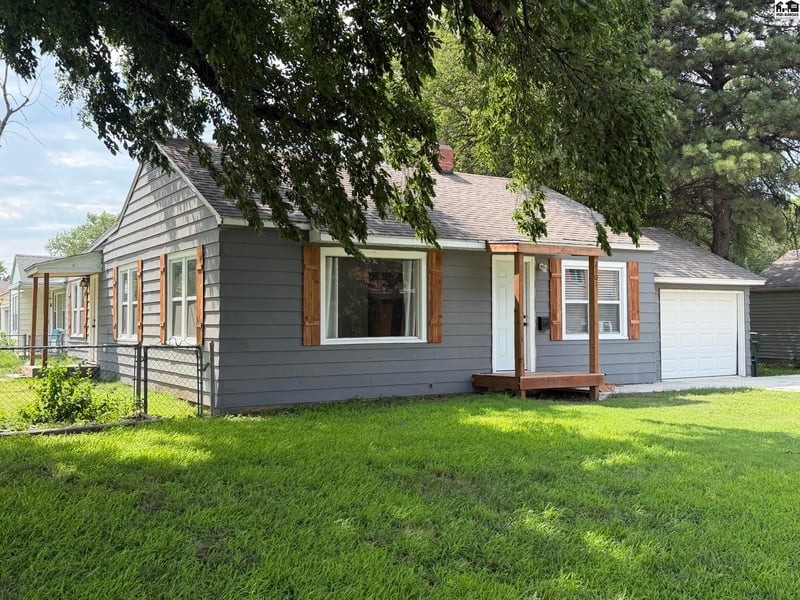 2101 Jackson St, Hutchinson, KS 67502