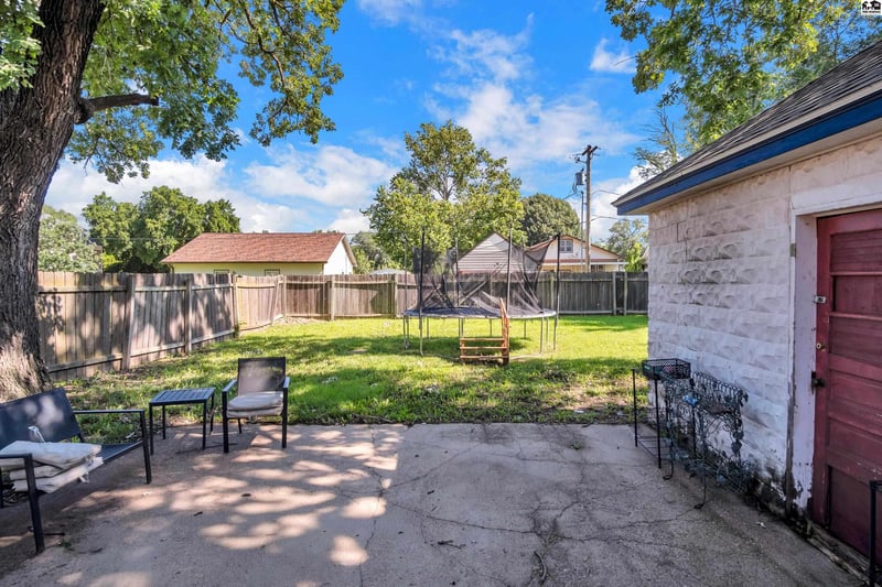 120 Thornton St, Moundridge, KS 67107