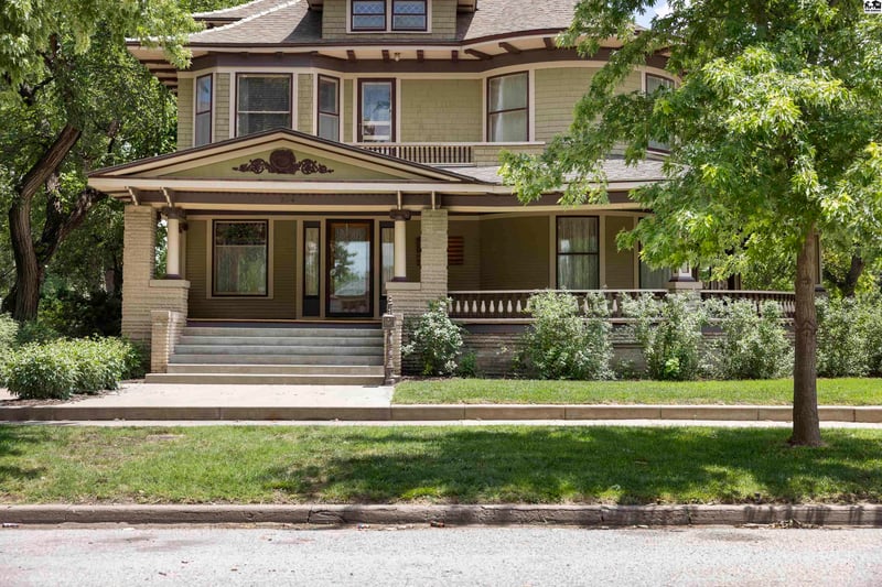 204 6th St, Sterling, KS 67579
