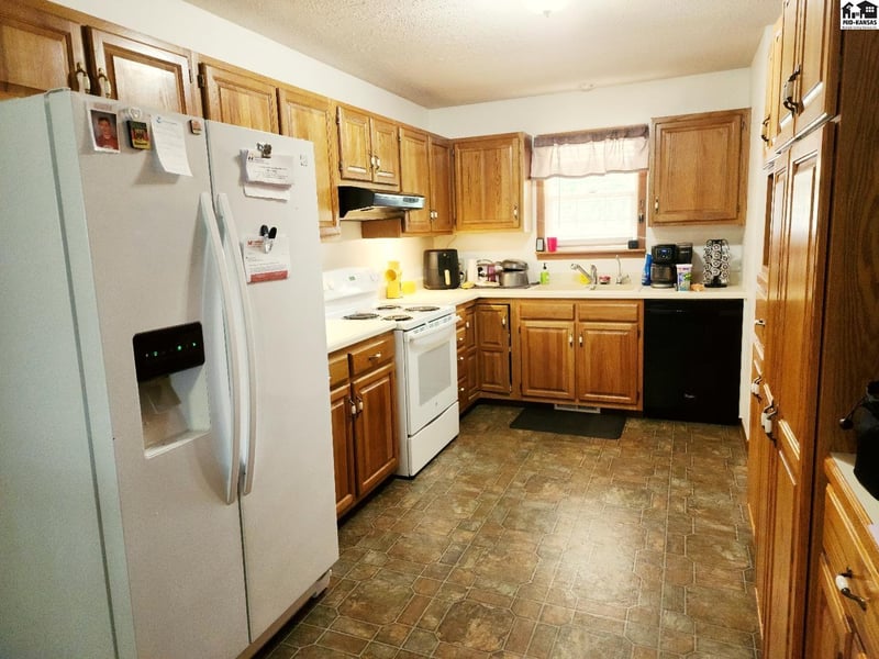 823 Elm St, Mcpherson, KS 67460