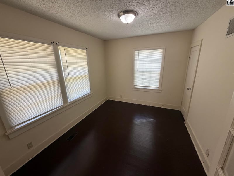 214 16th Ave, Hutchinson, KS 67501