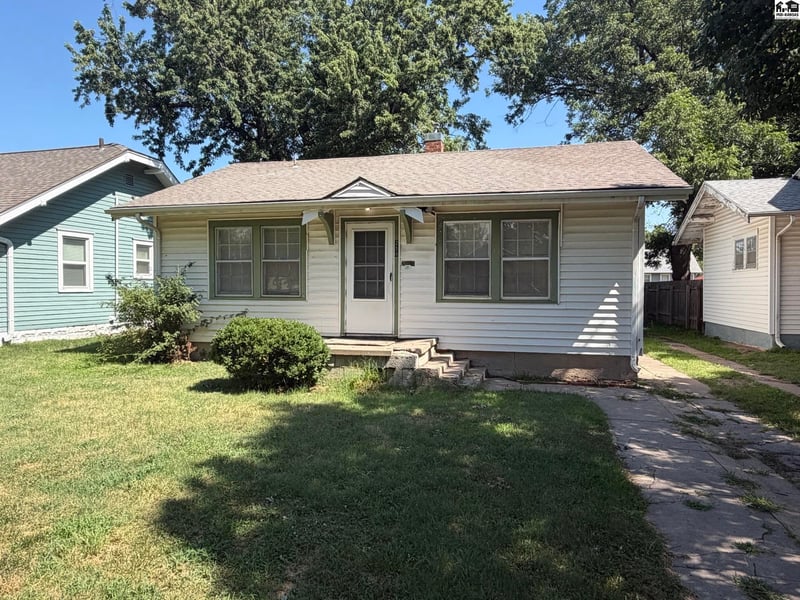 214 16th Ave, Hutchinson, KS 67501