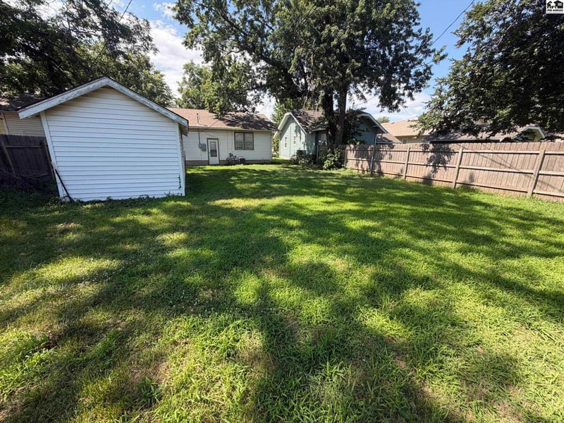 214 16th Ave, Hutchinson, KS 67501