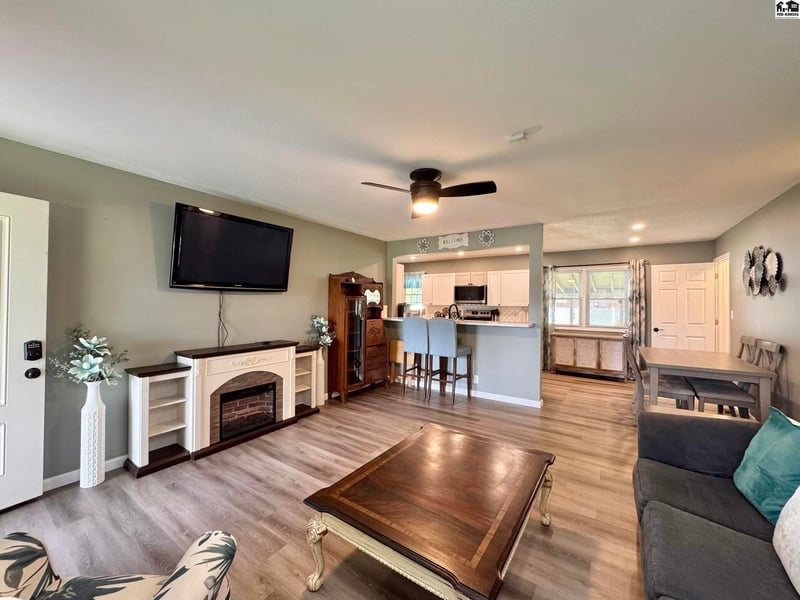 1510 Linda Ln, Hutchinson, KS 67502