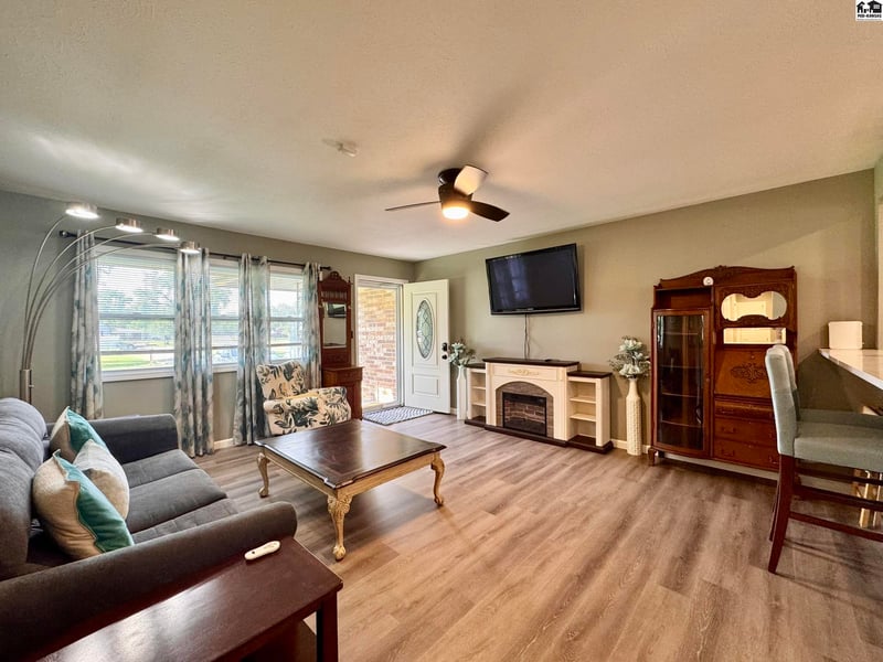 1510 Linda Ln, Hutchinson, KS 67502