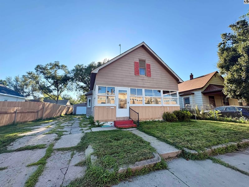 907 N Monroe St, Hutchinson, KS 67501