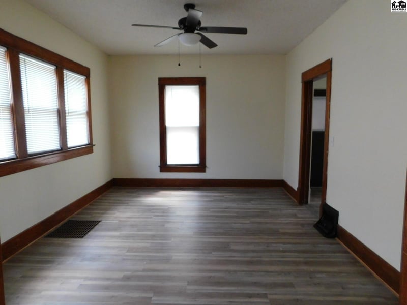 612 Walnut St, Hutchinson, KS 67501