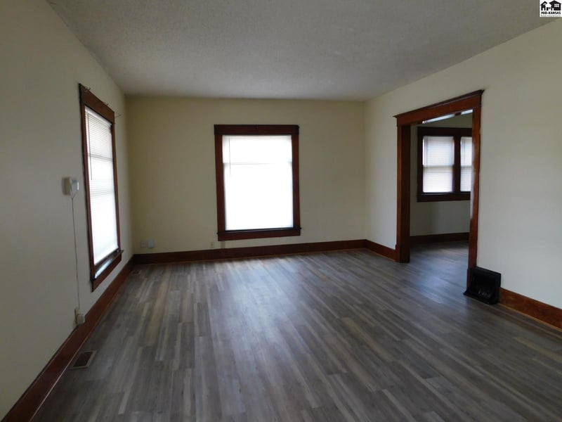 612 Walnut St, Hutchinson, KS 67501