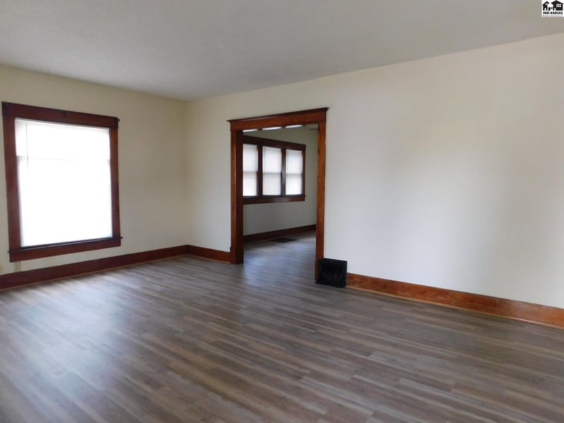 612 Walnut St, Hutchinson, KS 67501