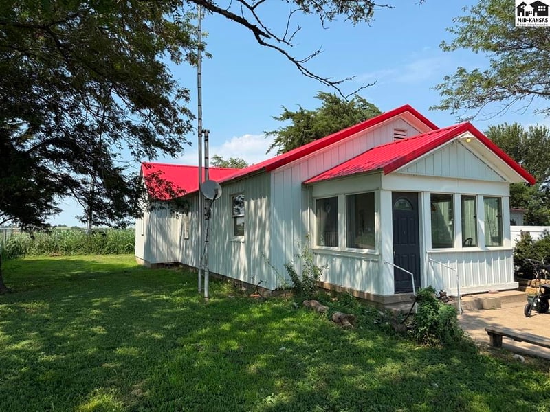 1246 130th Ave, Larned, KS 67550