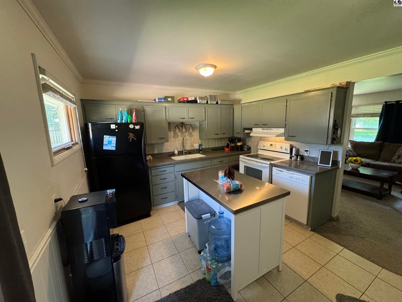 1303 Eastmoor Dr, Mcpherson, KS 67460