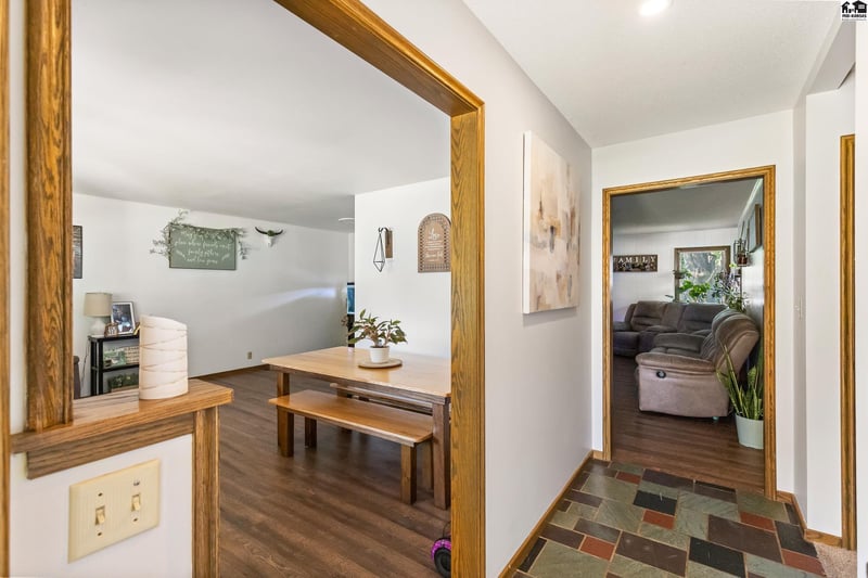 900 Surrey Trl, Hutchinson, KS 67502