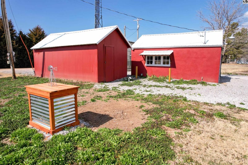 105 Broadway St, Hanston, KS 67849