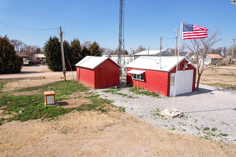 105 Broadway St, Hanston, KS 67849