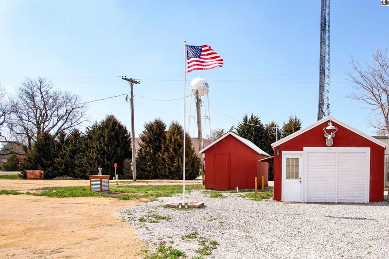 105 Broadway St, Hanston, KS 67849