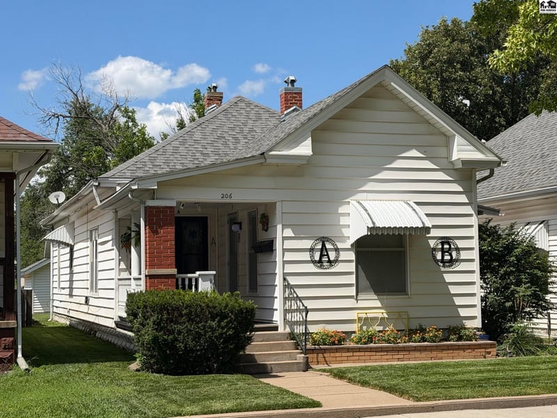 206 9th Ave, Hutchinson, KS 67501