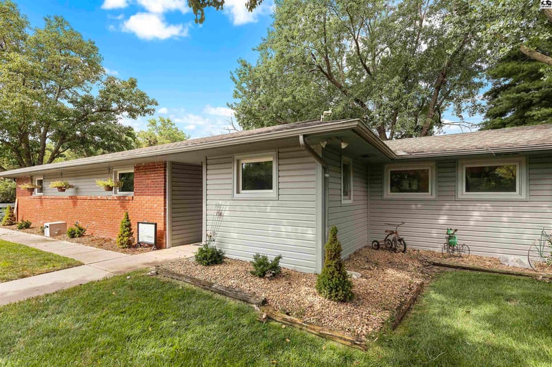 10211 Golden Arrow Dr, Hutchinson, KS 67502