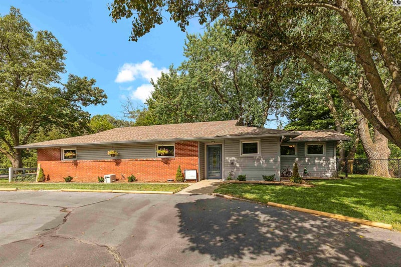 10211 Golden Arrow Dr, Hutchinson, KS 67502