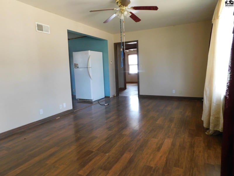 715 Purdy , Lyons, KS 67554