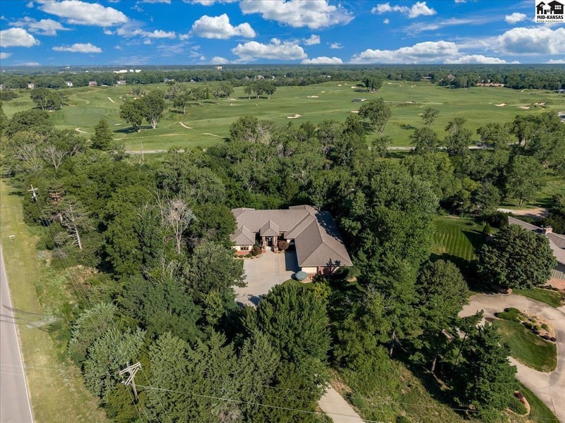 1 Prairie Dunes Dr, Hutchinson, KS 67502