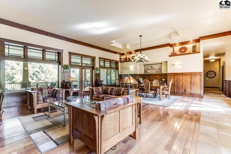 1 Prairie Dunes Dr, Hutchinson, KS 67502
