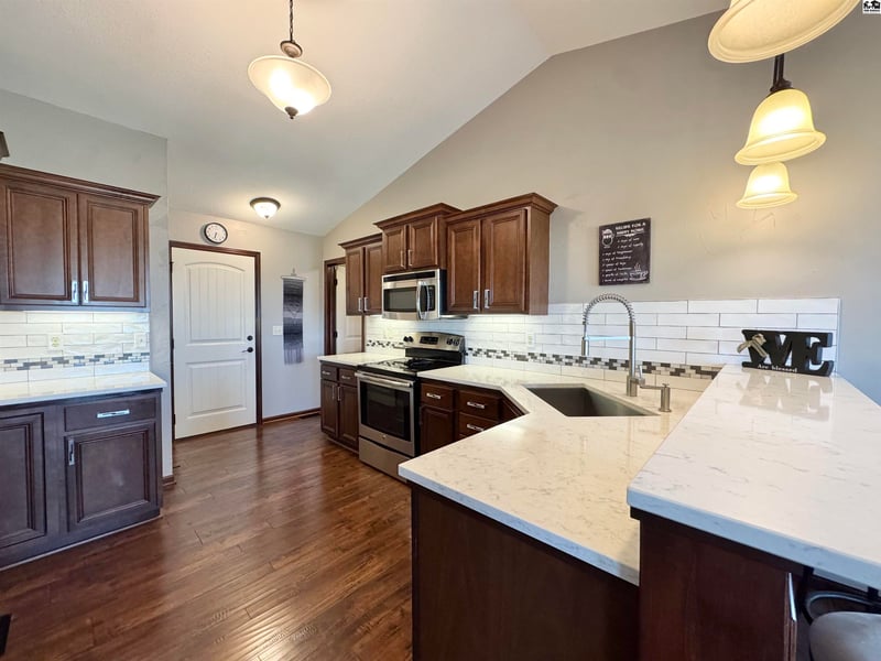 54 Detroit Dr, South Hutchinson, KS 67505