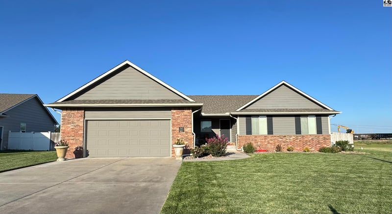 54 Detroit Dr, South Hutchinson, KS 67505