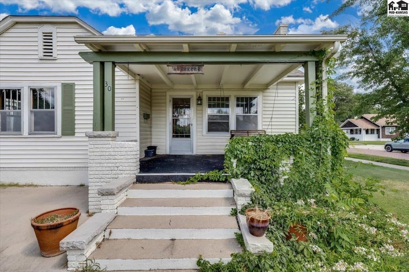 30 17th Ave, Hutchinson, KS 67501