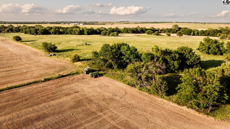 000 27th Ave, Roxbury, KS 67448