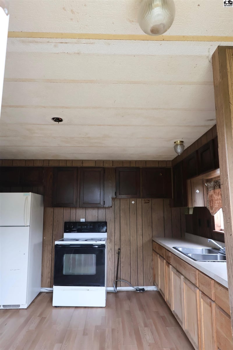 704 Jefferson Ave, Nickerson, KS 67561