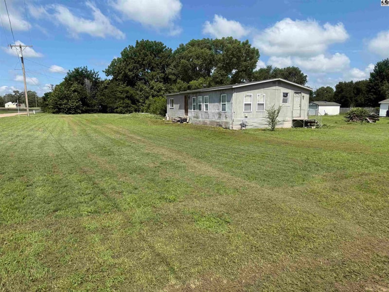 704 Jefferson Ave, Nickerson, KS 67561