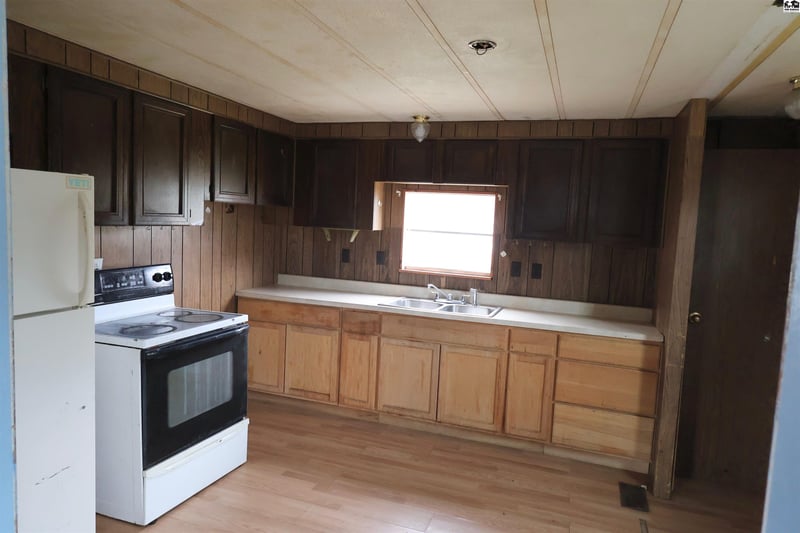 704 Jefferson Ave, Nickerson, KS 67561