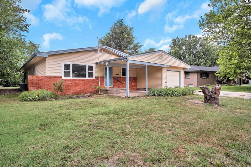 1206 Eastmoor Dr, Mcpherson, KS 67460